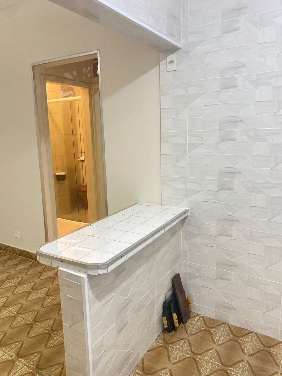 Aluga-se apartamento com 1 dormitório, com garagem, centro de São Vicente, SP