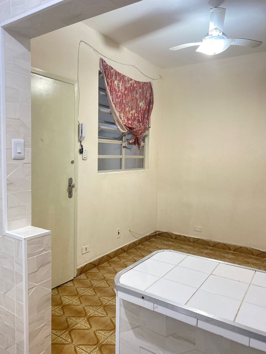 Aluga-se apartamento com 1 dormitório, com garagem, centro de São Vicente, SP