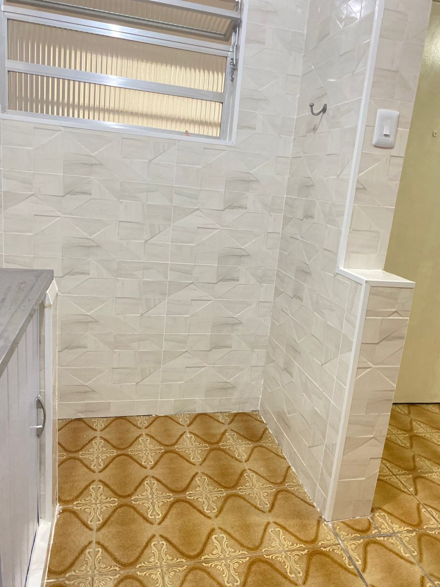 Aluga-se apartamento com 1 dormitório, com garagem, centro de São Vicente, SP