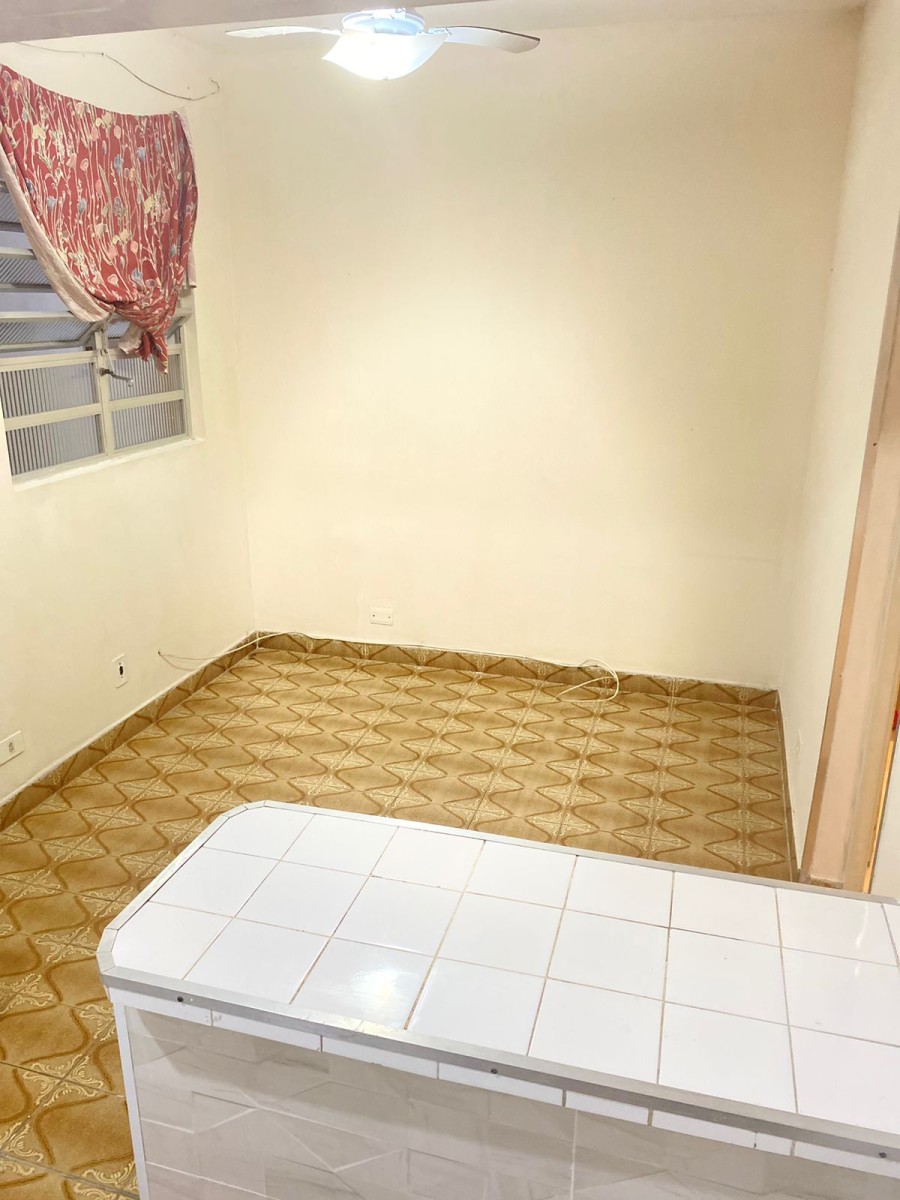 Aluga-se apartamento com 1 dormitório, com garagem, centro de São Vicente, SP