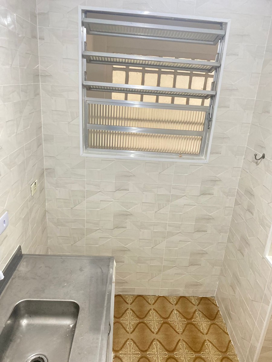 Aluga-se apartamento com 1 dormitório, com garagem, centro de São Vicente, SP