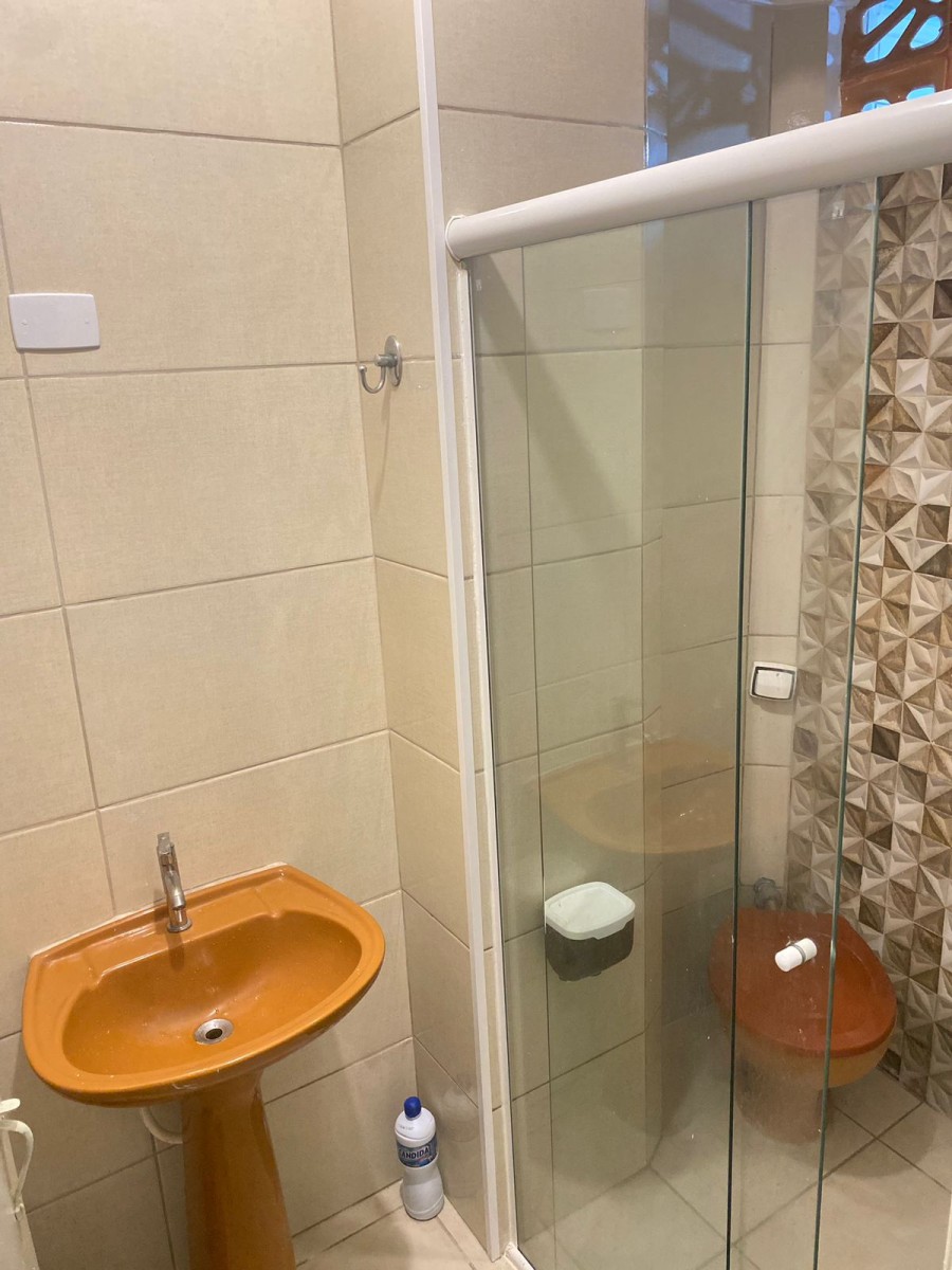 Aluga-se apartamento com 1 dormitório, com garagem, centro de São Vicente, SP