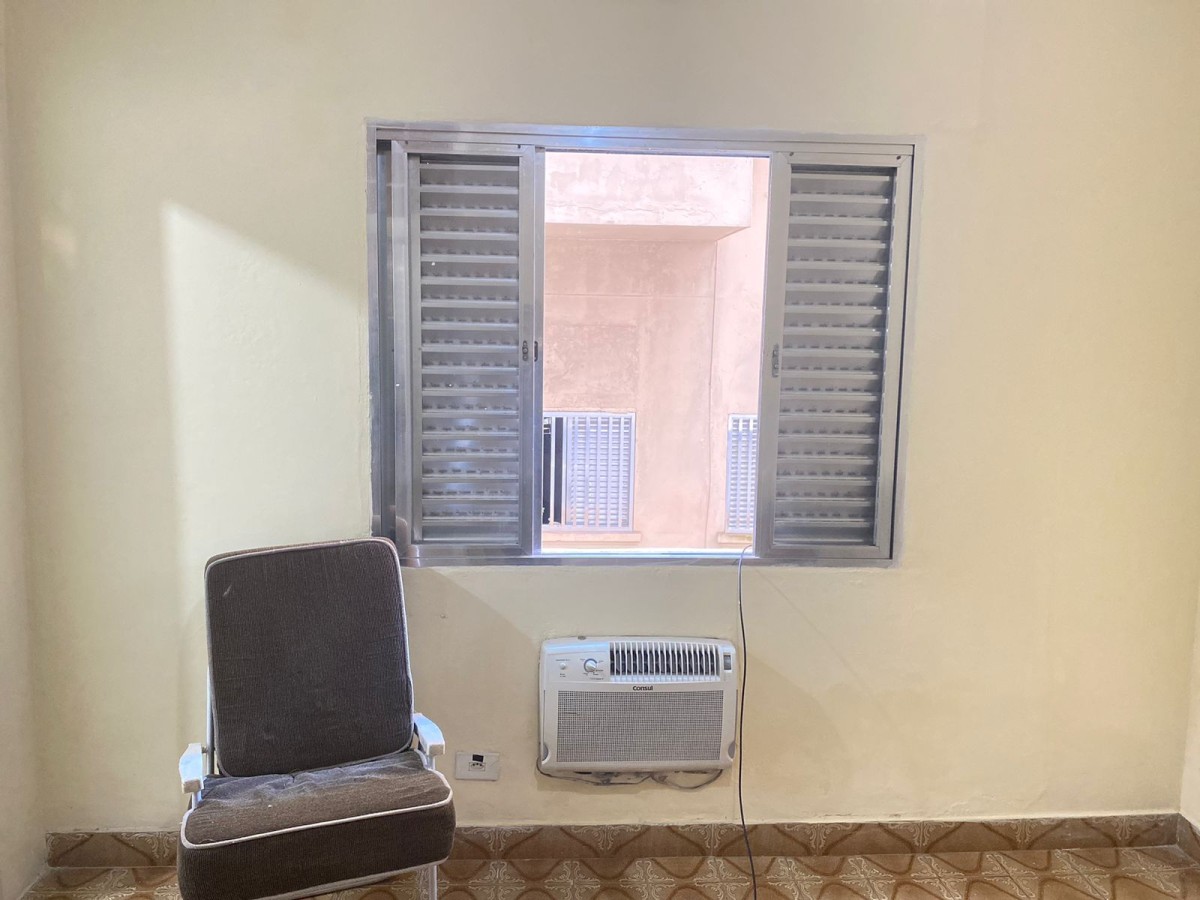 Aluga-se apartamento com 1 dormitório, com garagem, centro de São Vicente, SP