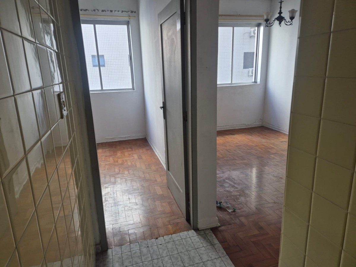 Apartamento à Venda, 1 Dormitório, Rua Saldanha da Gama, na Quadra da Praia dos Milionários, Itararé, São Vivente, SP