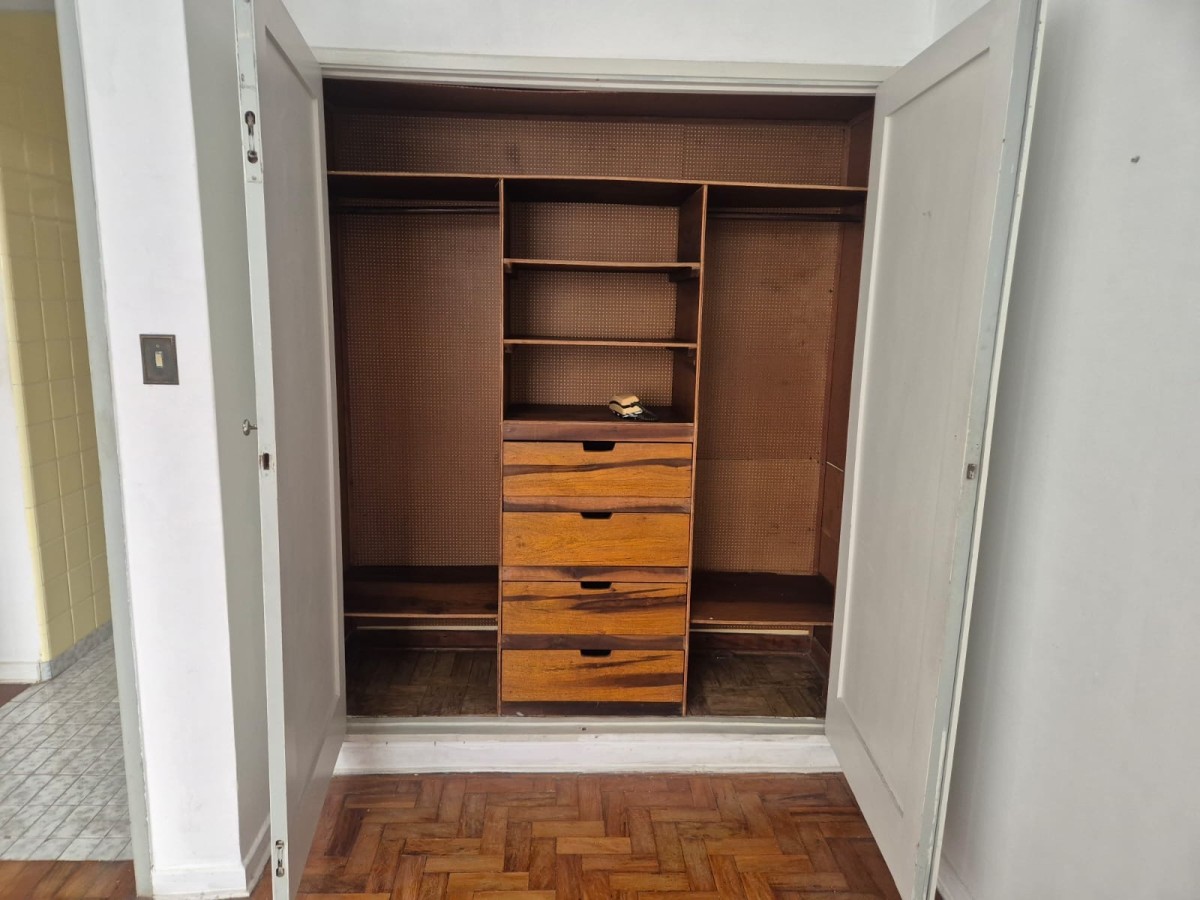 Apartamento à Venda, 1 Dormitório, Rua Saldanha da Gama, na Quadra da Praia dos Milionários, Itararé, São Vivente, SP