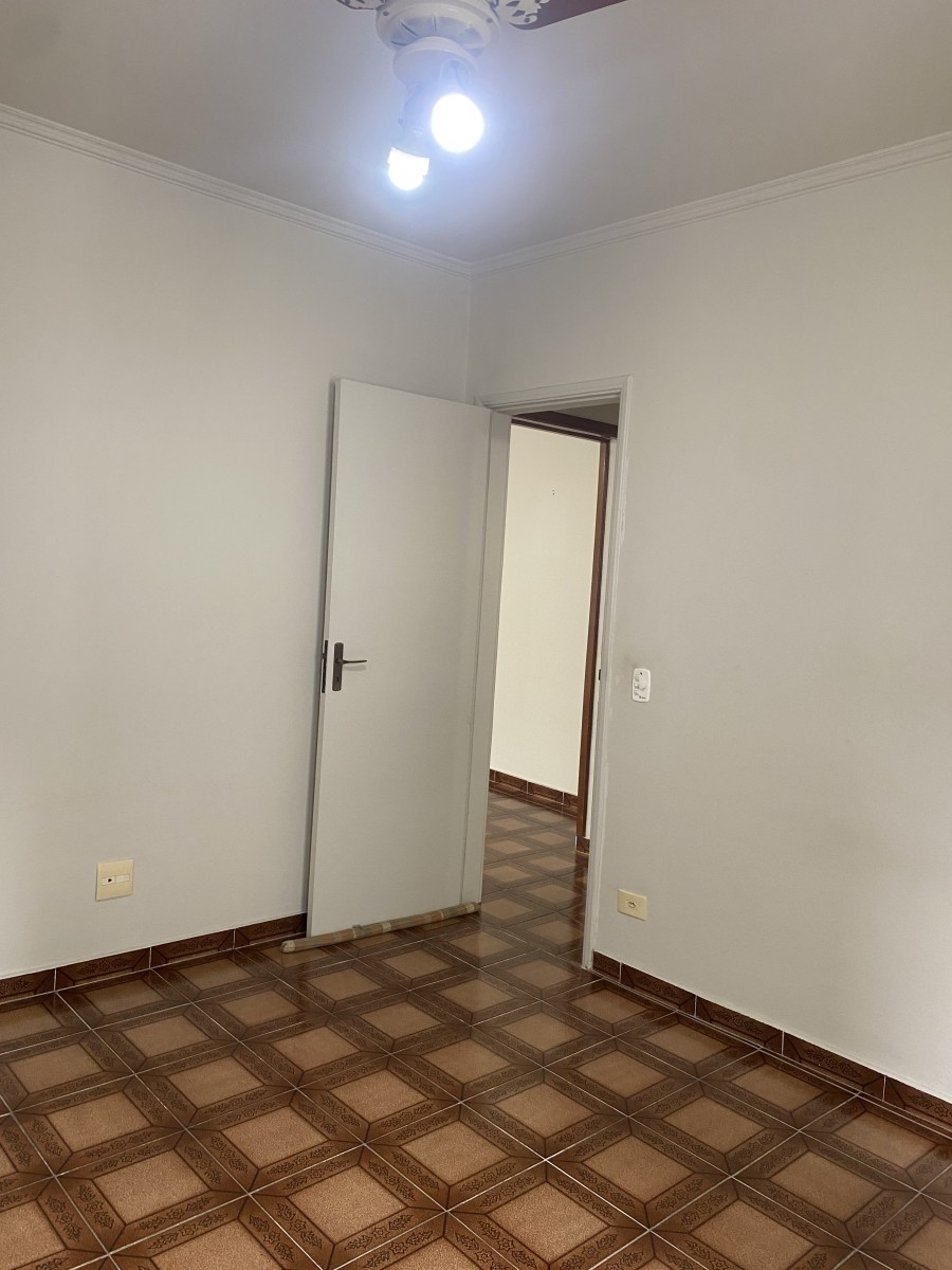 Apartamento à Venda com 1 Dormitório, Vaga de garagem, no Centro de São Vicente, SP