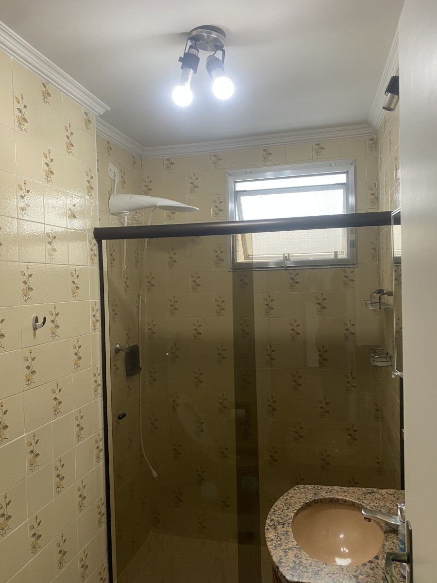 Apartamento à Venda com 1 Dormitório, Vaga de garagem, no Centro de São Vicente, SP