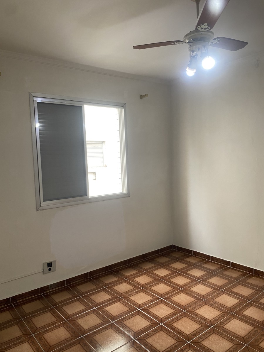 Apartamento à Venda com 1 Dormitório, Vaga de garagem, no Centro de São Vicente, SP