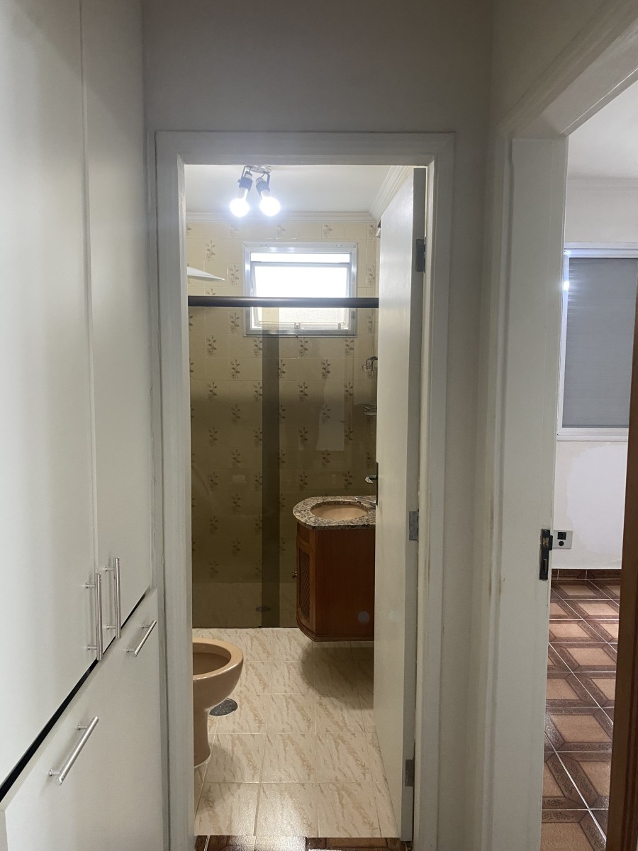 Apartamento à Venda com 1 Dormitório, Vaga de garagem, no Centro de São Vicente, SP