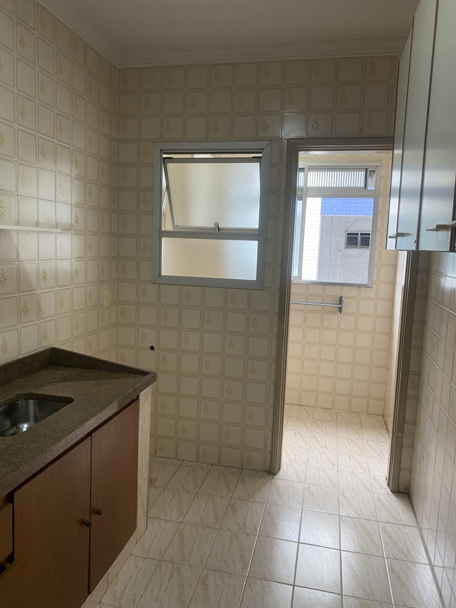 Apartamento à Venda com 1 Dormitório, Vaga de garagem, no Centro de São Vicente, SP