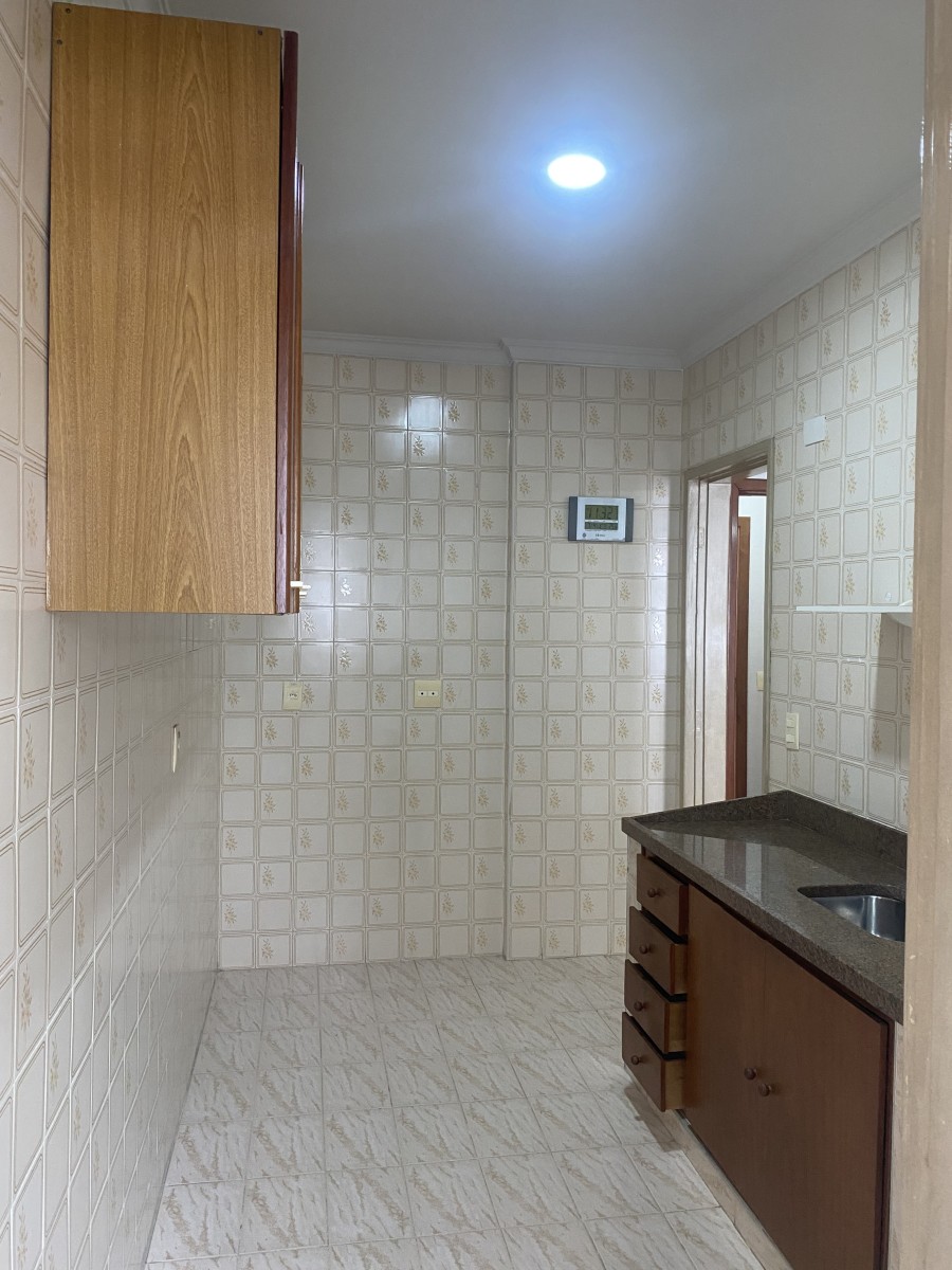 Apartamento à Venda com 1 Dormitório, Vaga de garagem, no Centro de São Vicente, SP