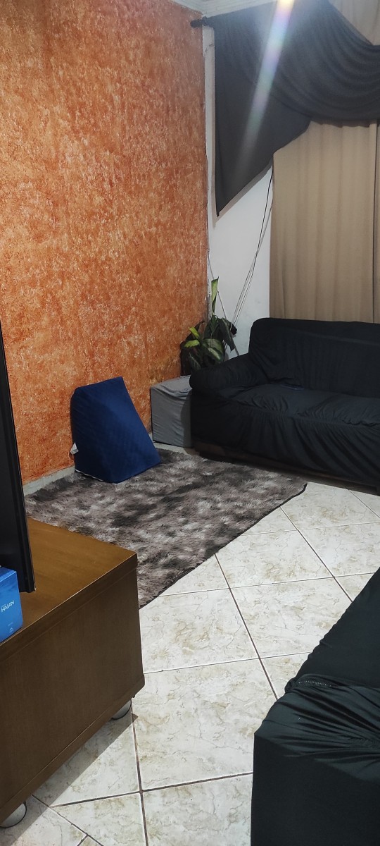 Casa à venda de 2 dormitórios com garagem em São Vicente SP