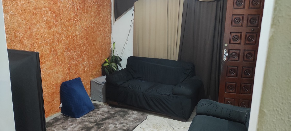 Casa à venda de 2 dormitórios com garagem em São Vicente SP