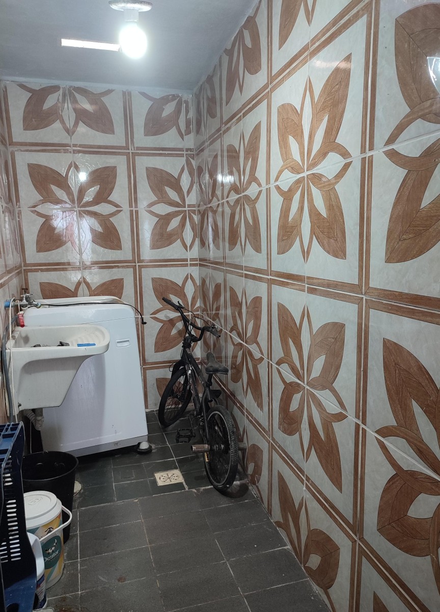 Casa à venda de 2 dormitórios com garagem em São Vicente SP