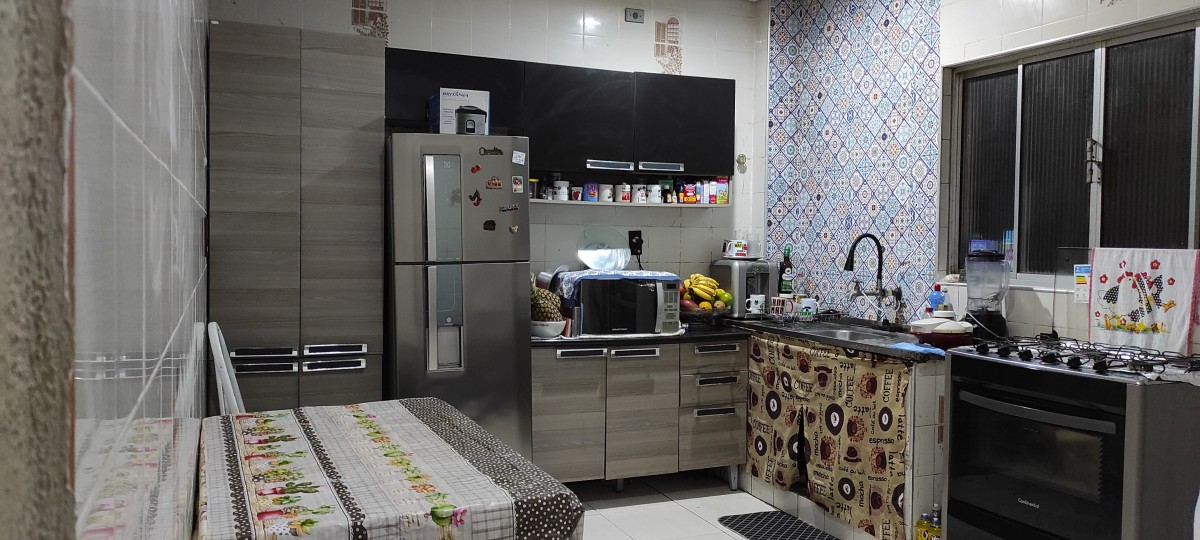 Casa à venda de 2 dormitórios com garagem em São Vicente SP