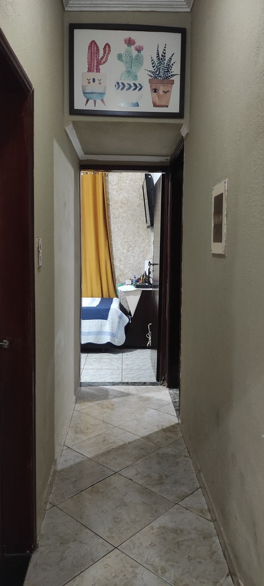 Casa à venda de 2 dormitórios com garagem em São Vicente SP