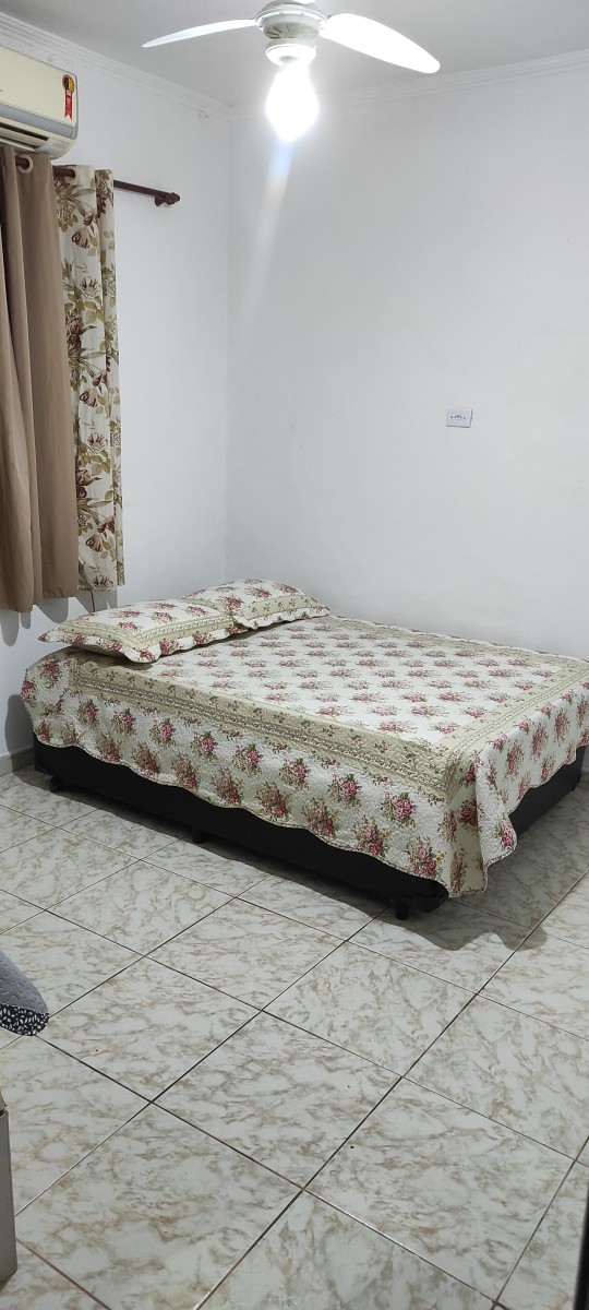 Casa à venda de 2 dormitórios com garagem em São Vicente SP