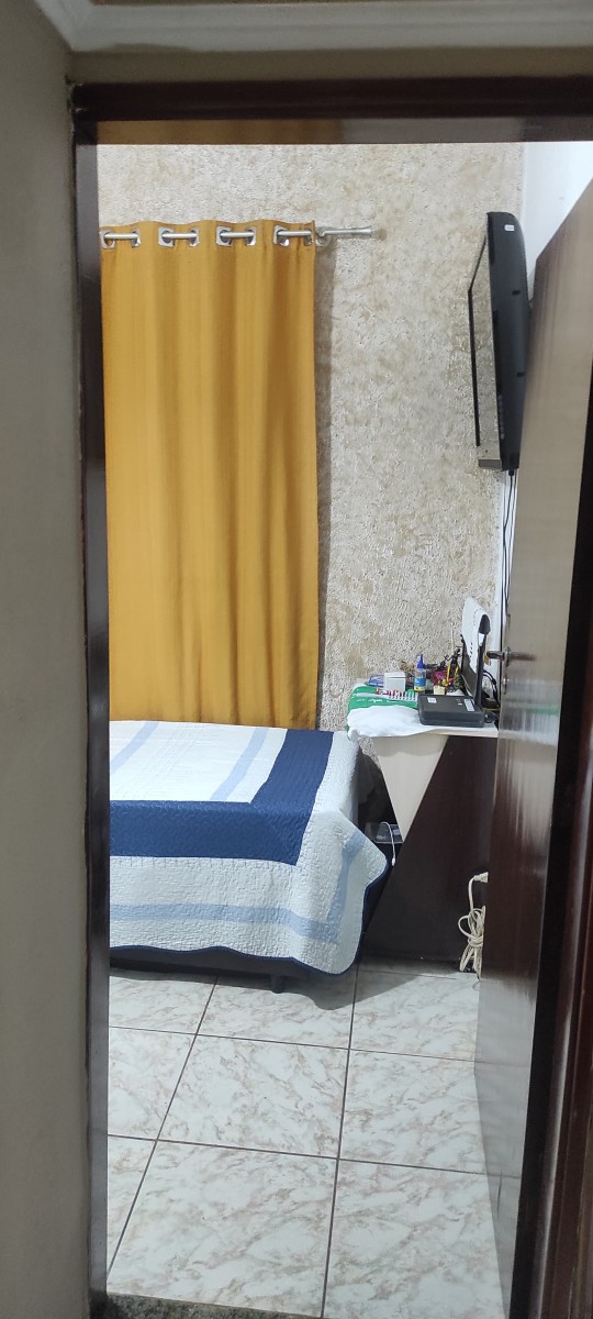 Casa à venda de 2 dormitórios com garagem em São Vicente SP