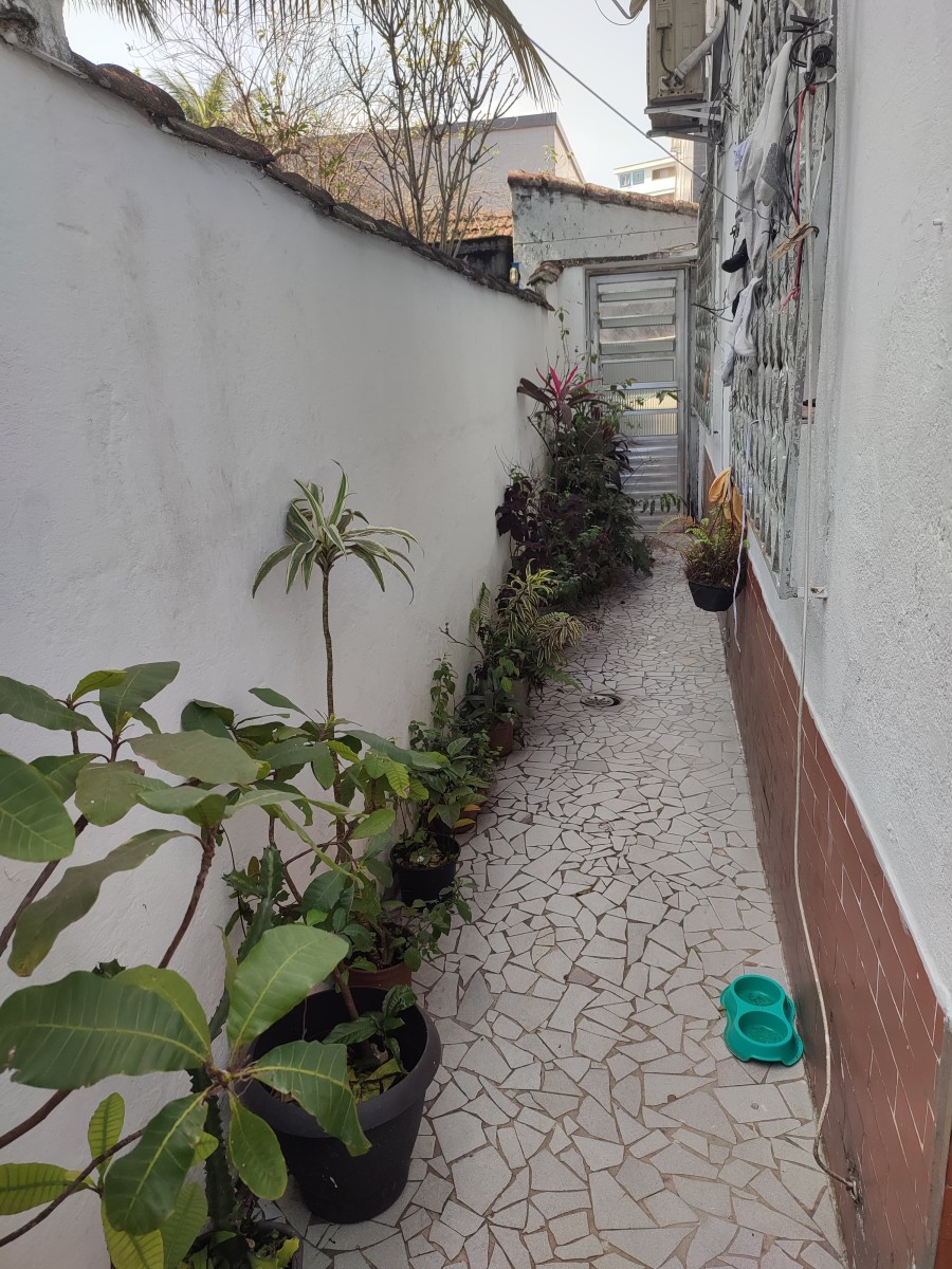 Casa à venda de 2 dormitórios com garagem em São Vicente SP