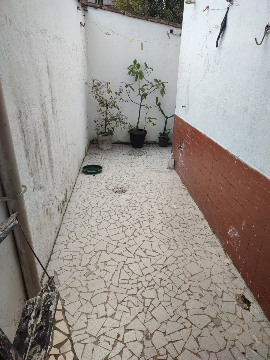 Casa à venda de 2 dormitórios com garagem em São Vicente SP