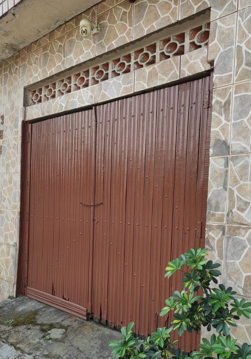 Casa à venda de 2 dormitórios com garagem em São Vicente SP