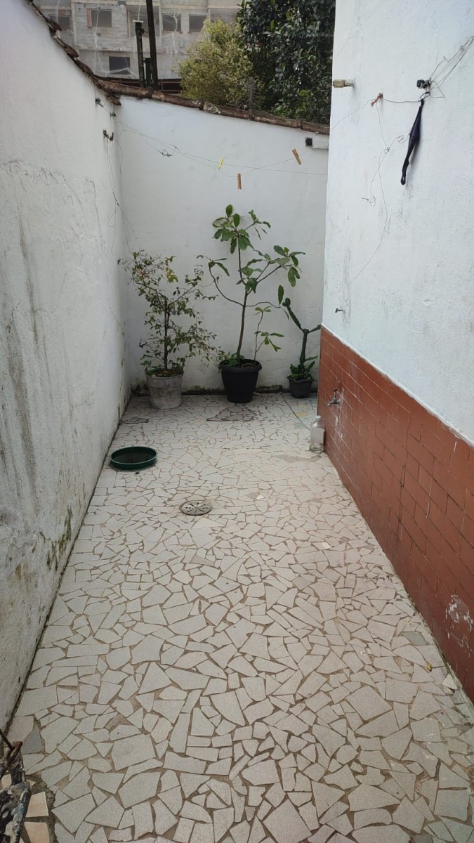 Casa à venda de 2 dormitórios com garagem em São Vicente SP