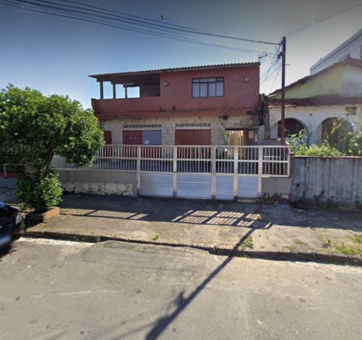 Casa à venda de 2 dormitórios com garagem em São Vicente SP