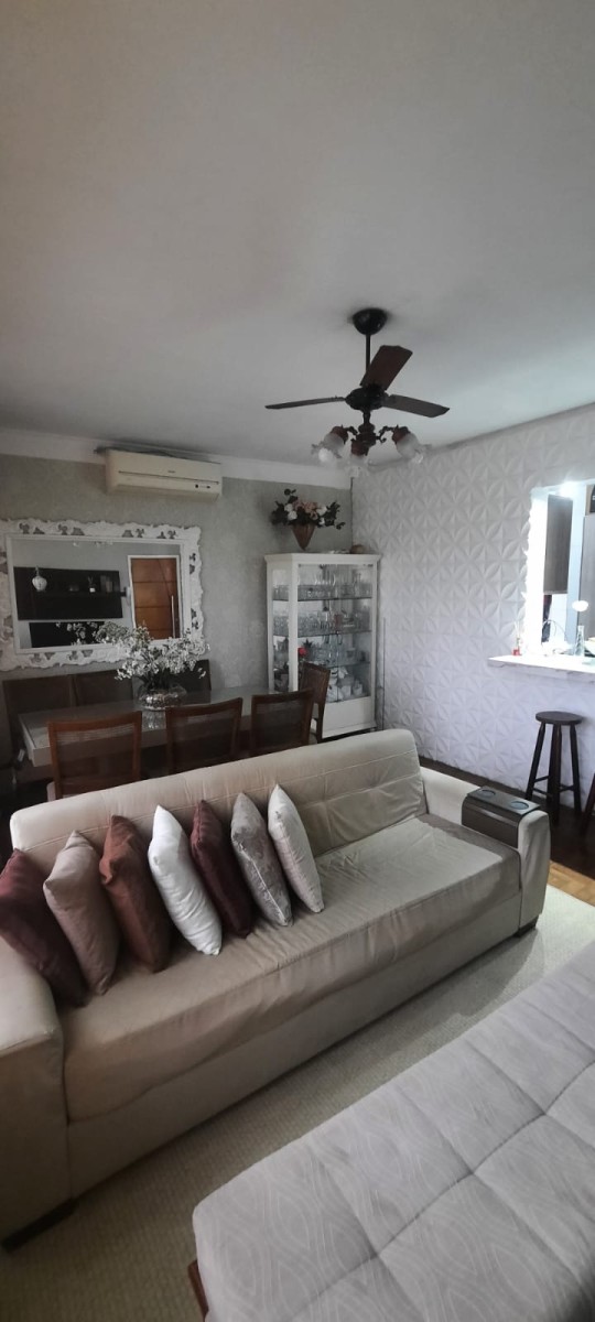Apartamento à venda de 2 dormitórios com garagem em São Vicente SP