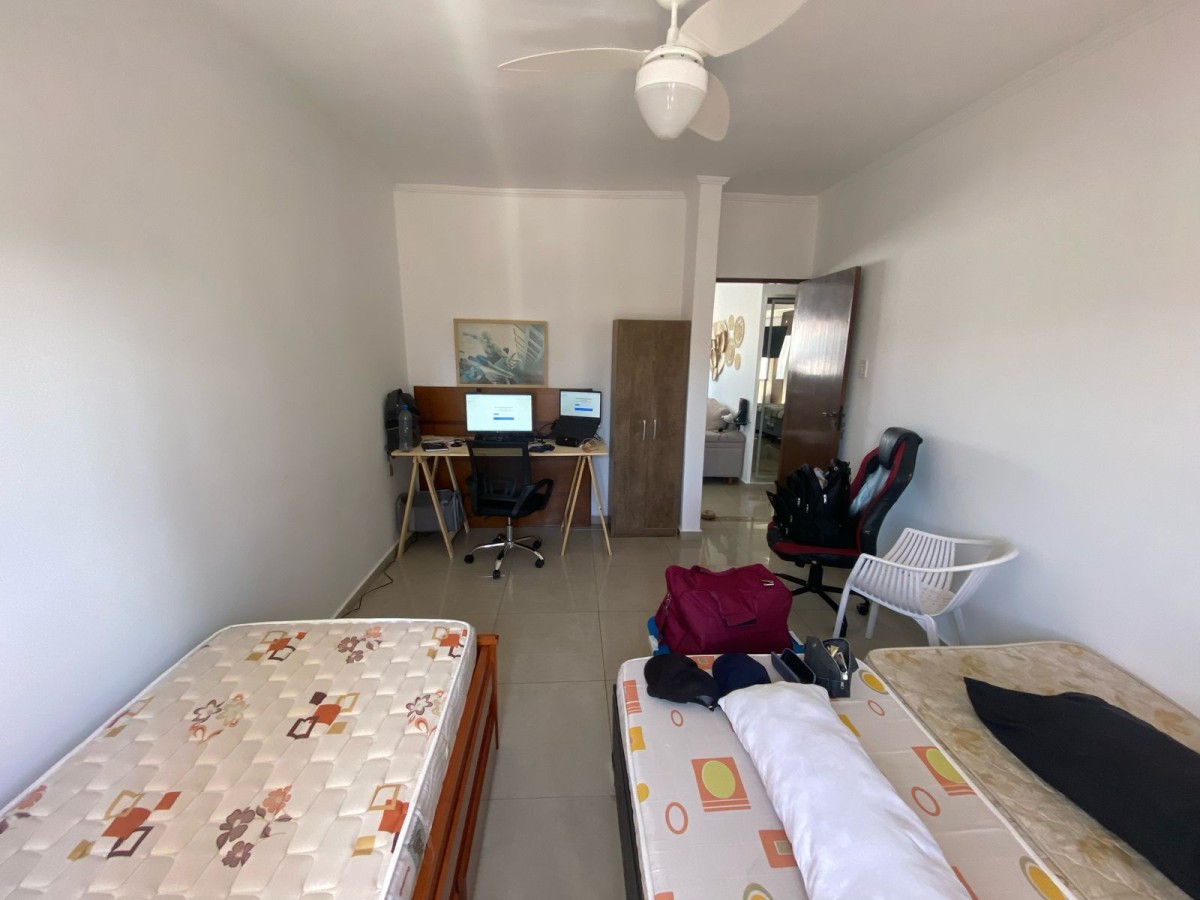 Apartamento à venda de 2 dormitórios no Bairro Boqueirão em Santos SP.