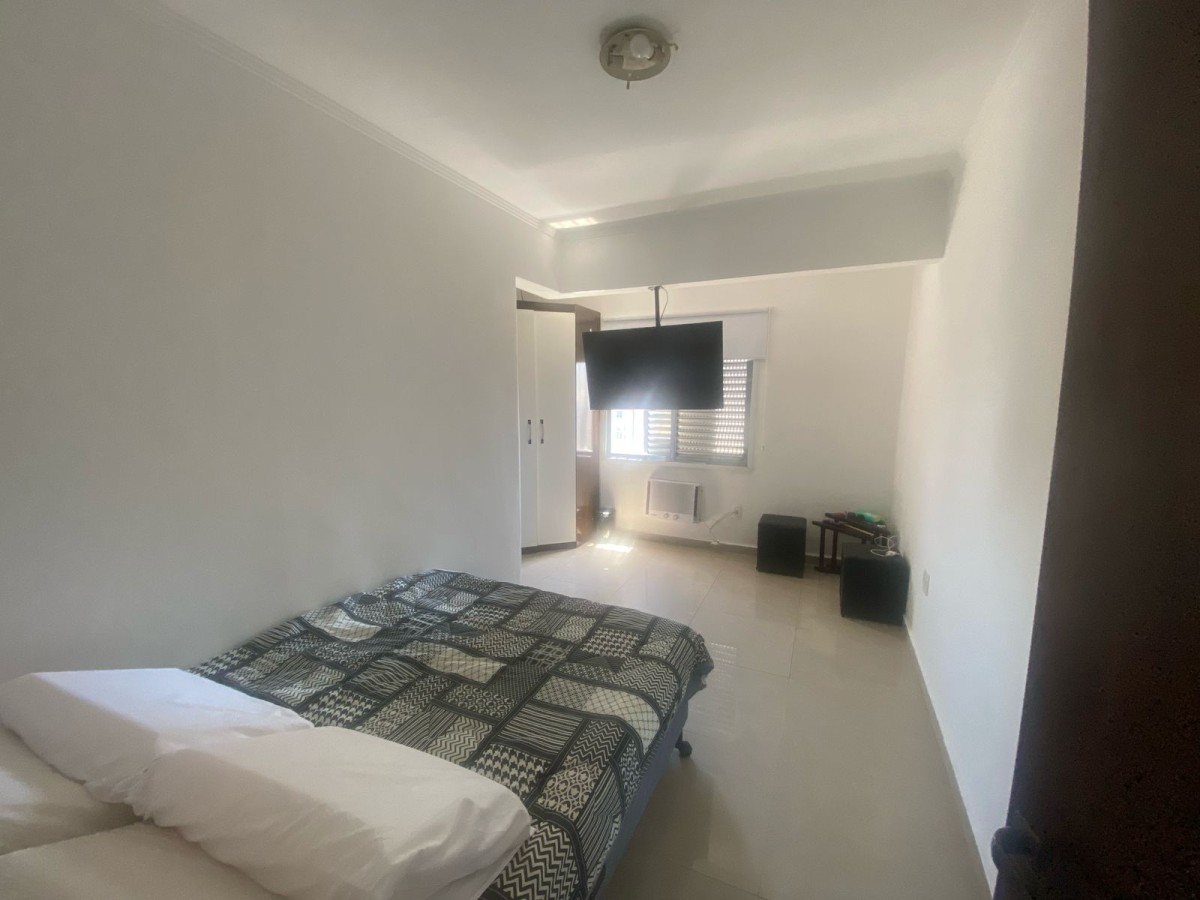 Apartamento à venda de 2 dormitórios no Bairro Boqueirão em Santos SP.