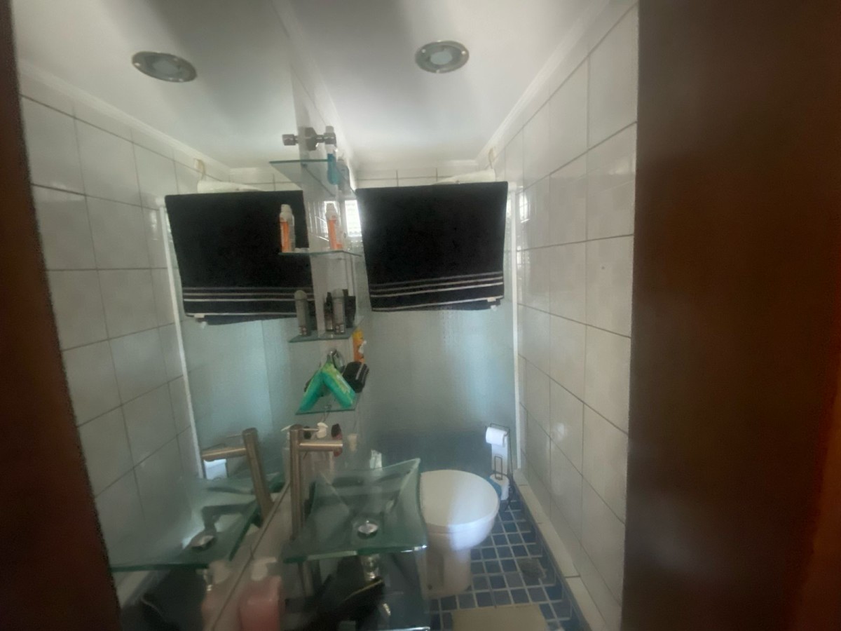 Apartamento à venda de 2 dormitórios no Bairro Boqueirão em Santos SP.