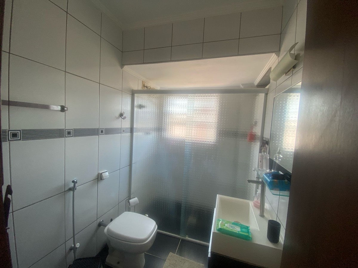 Apartamento à venda de 2 dormitórios no Bairro Boqueirão em Santos SP.