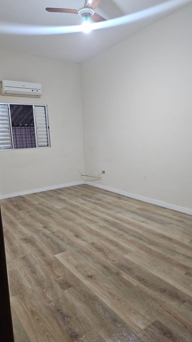 Casa à Venda no Centro de São Vicente – 2 Dormitórios, 1 Vaga e Sem Condomínio - R$ 300 Mil -São Vicente - SP