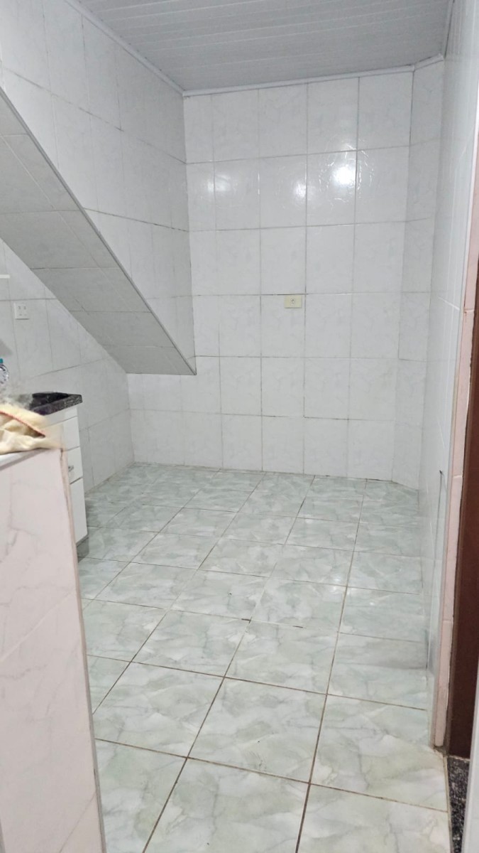 Casa à Venda no Centro de São Vicente – 2 Dormitórios, 1 Vaga e Sem Condomínio - R$ 300 Mil -São Vicente - SP