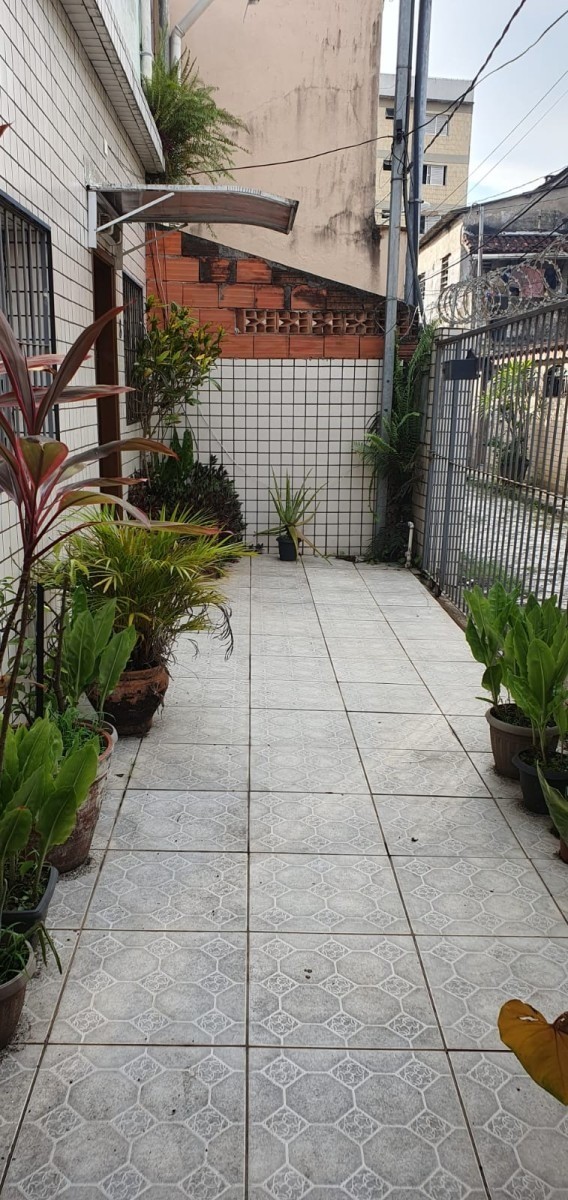 Casa à Venda no Centro de São Vicente – 2 Dormitórios, 1 Vaga e Sem Condomínio - R$ 300 Mil -São Vicente - SP