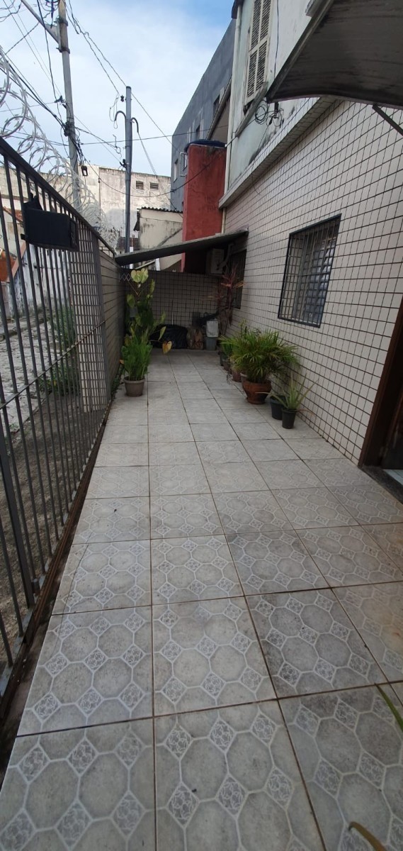 Casa à Venda no Centro de São Vicente – 2 Dormitórios, 1 Vaga e Sem Condomínio - R$ 300 Mil -São Vicente - SP