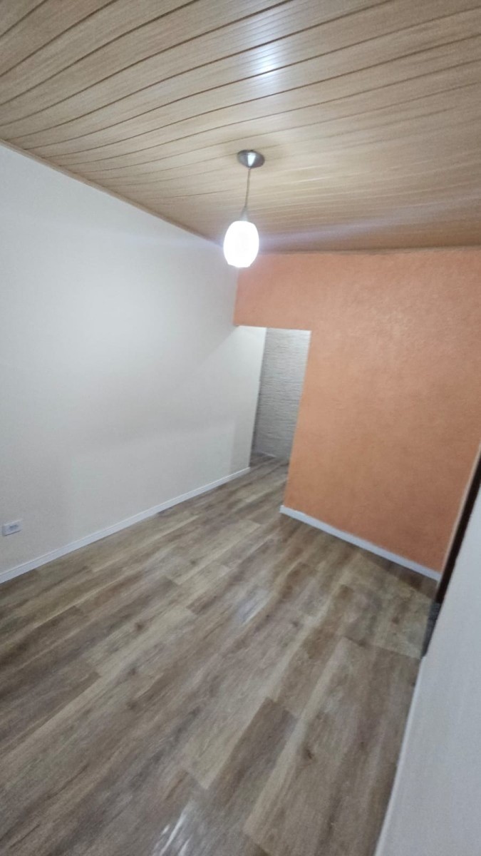 Casa à Venda no Centro de São Vicente – 2 Dormitórios, 1 Vaga e Sem Condomínio - R$ 300 Mil -São Vicente - SP