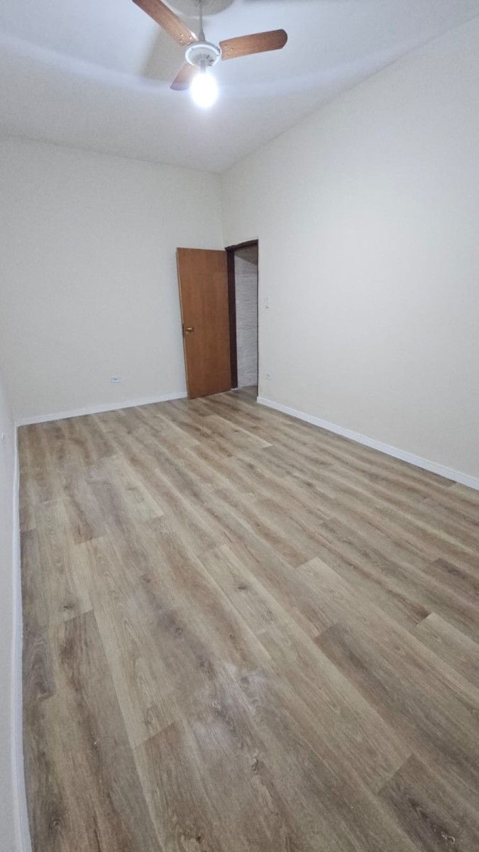 Casa à Venda no Centro de São Vicente – 2 Dormitórios, 1 Vaga e Sem Condomínio - R$ 300 Mil -São Vicente - SP