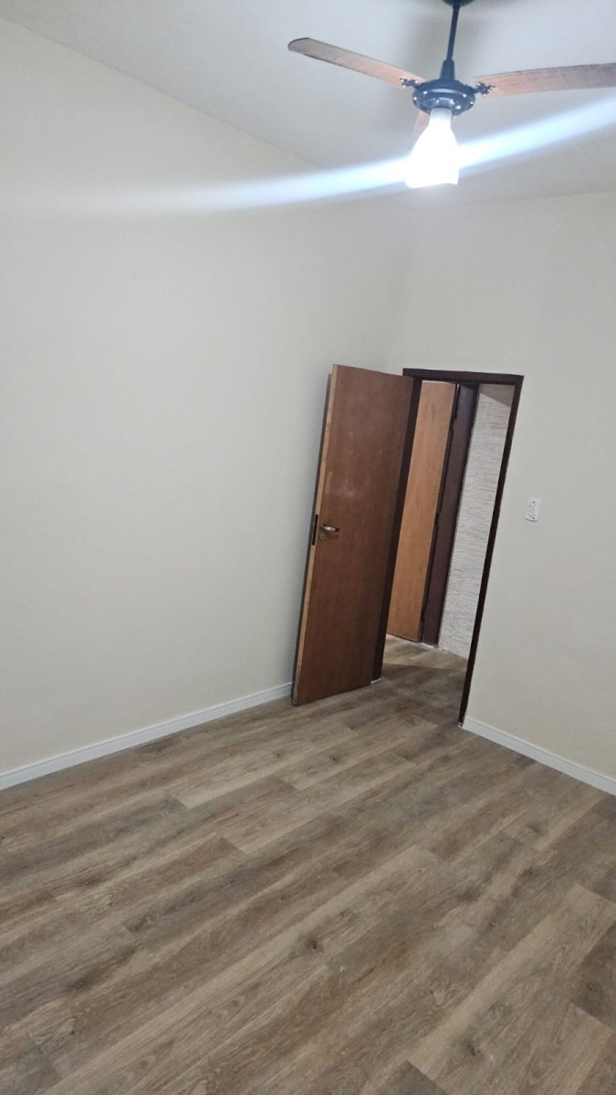 Casa à Venda no Centro de São Vicente – 2 Dormitórios, 1 Vaga e Sem Condomínio - R$ 300 Mil -São Vicente - SP