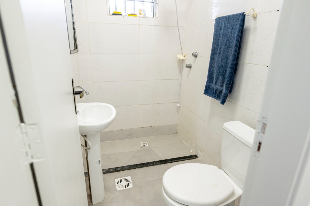 Casa à venda de 2 dormitórios com garagem em São Vicente SP