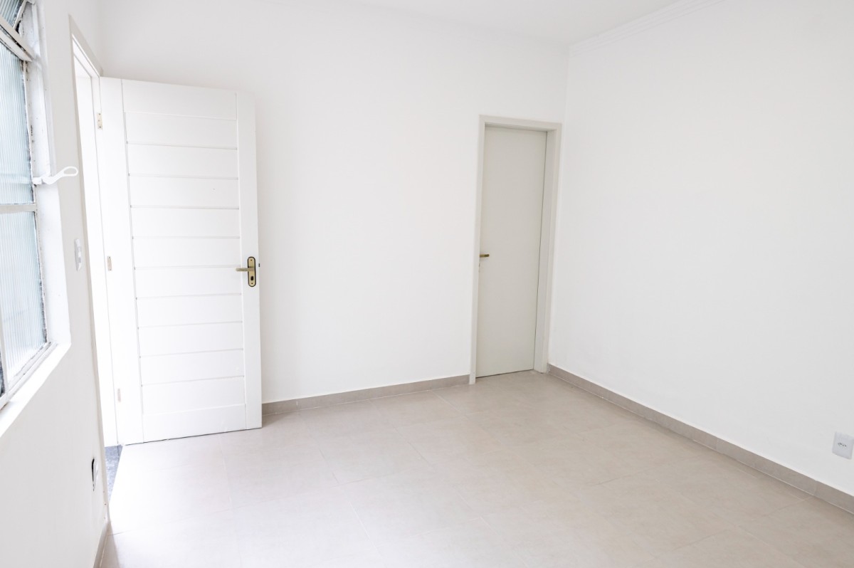 Casa à venda de 2 dormitórios com garagem em São Vicente SP