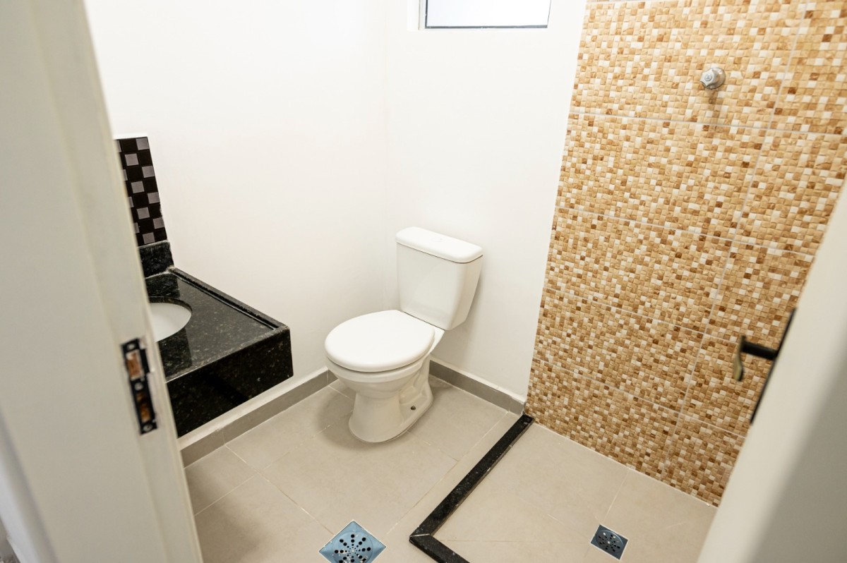 Casa à venda de 2 dormitórios com garagem em São Vicente SP