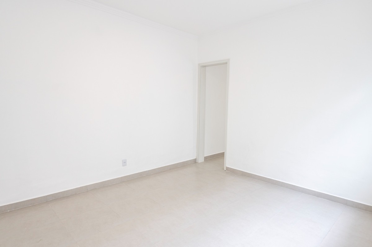 Casa à venda de 2 dormitórios com garagem em São Vicente SP