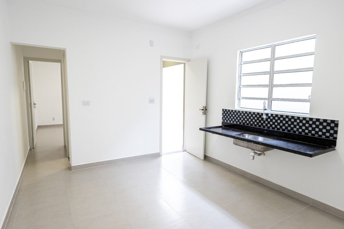 Casa à venda de 2 dormitórios com garagem em São Vicente SP