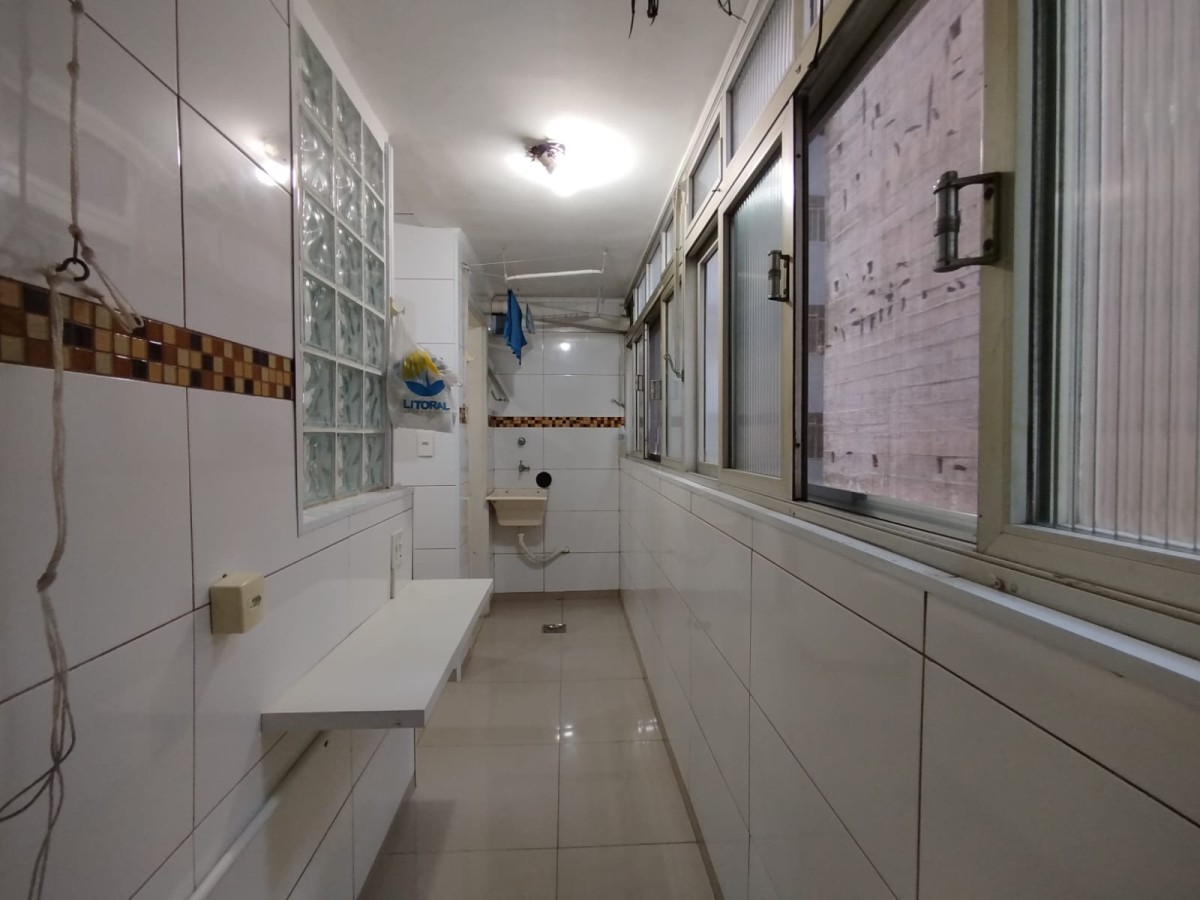 Apartamento à venda de 3 dormitórios com garagem em São Vicente SP