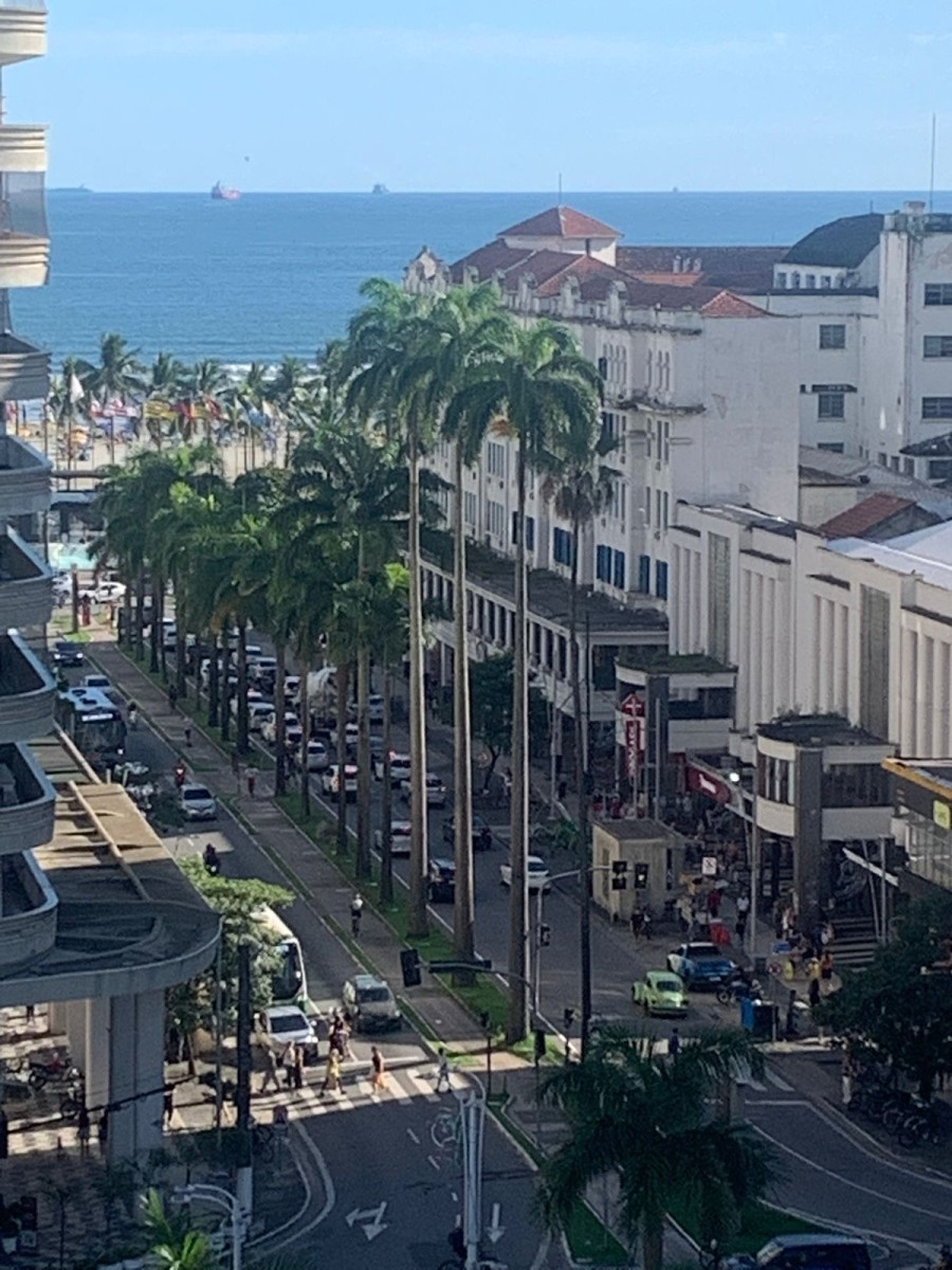 Apartamento à Venda no Gonzaga, Santos – Vista para o Mar.
