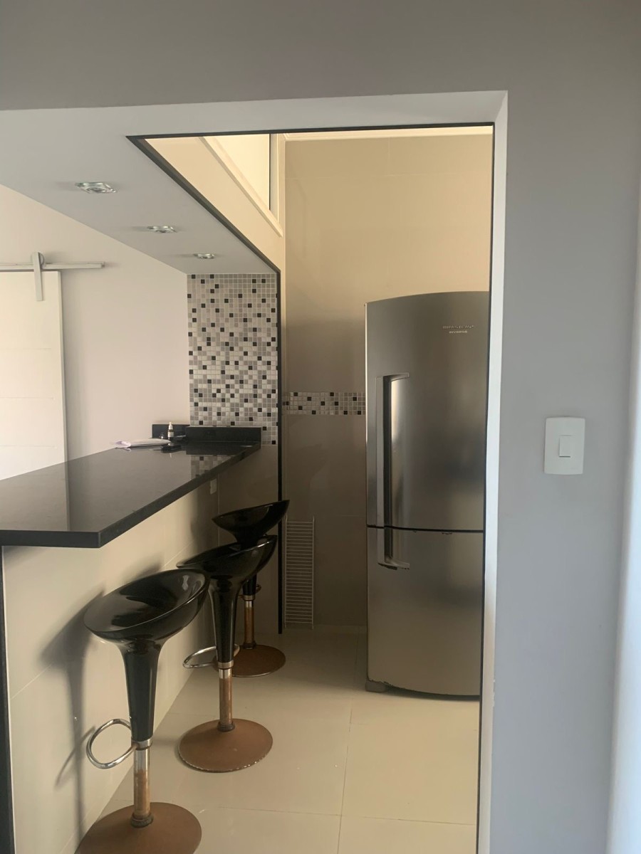 Apartamento à Venda no Gonzaga, Santos – Vista para o Mar.