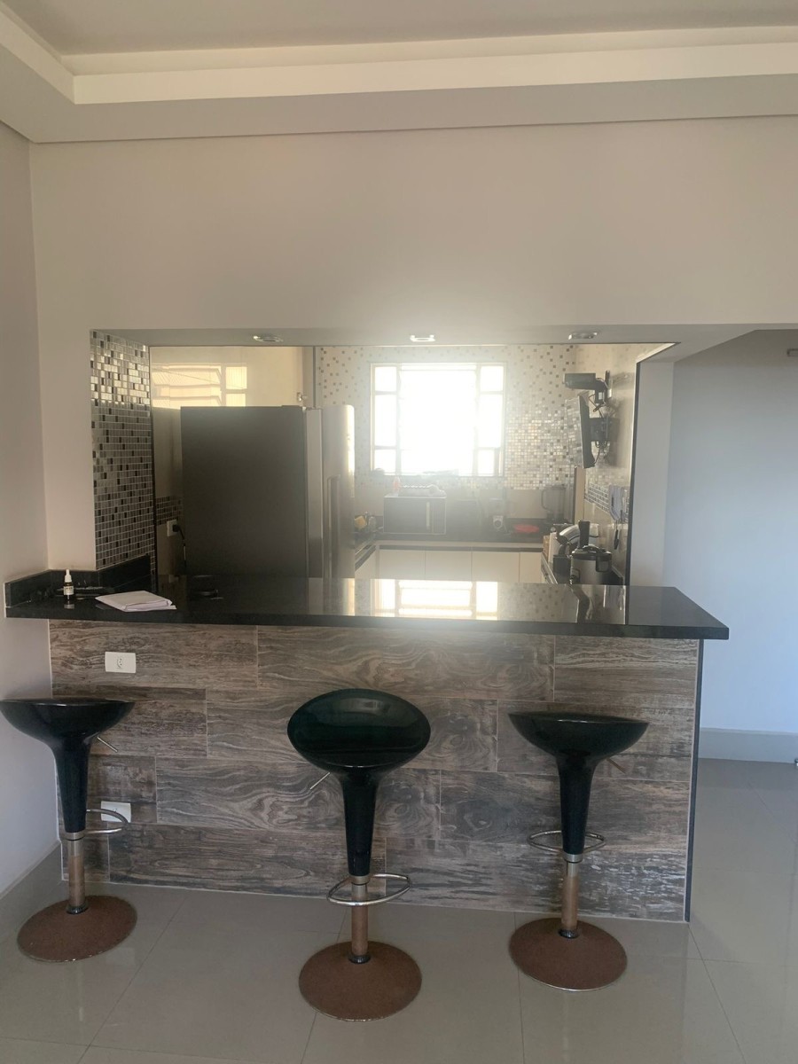 Apartamento à Venda no Gonzaga, Santos – Vista para o Mar.