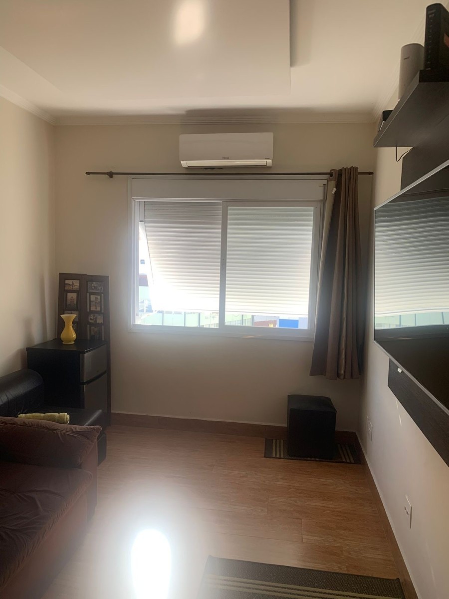 Apartamento à Venda no Gonzaga, Santos – Vista para o Mar.