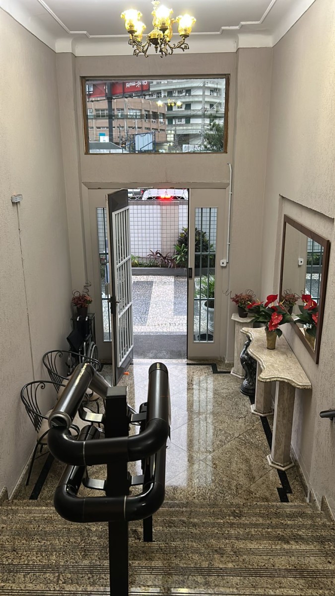 Apartamento à Venda no Gonzaga, Santos – Vista para o Mar.